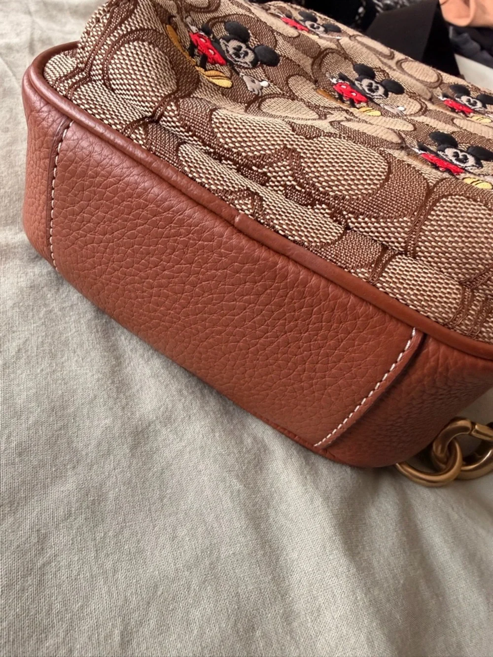 Disney Coach Track Pack 14 Signature Jacquard Mickey Mouse Sling Pebble Leather - Picture 3 of 11